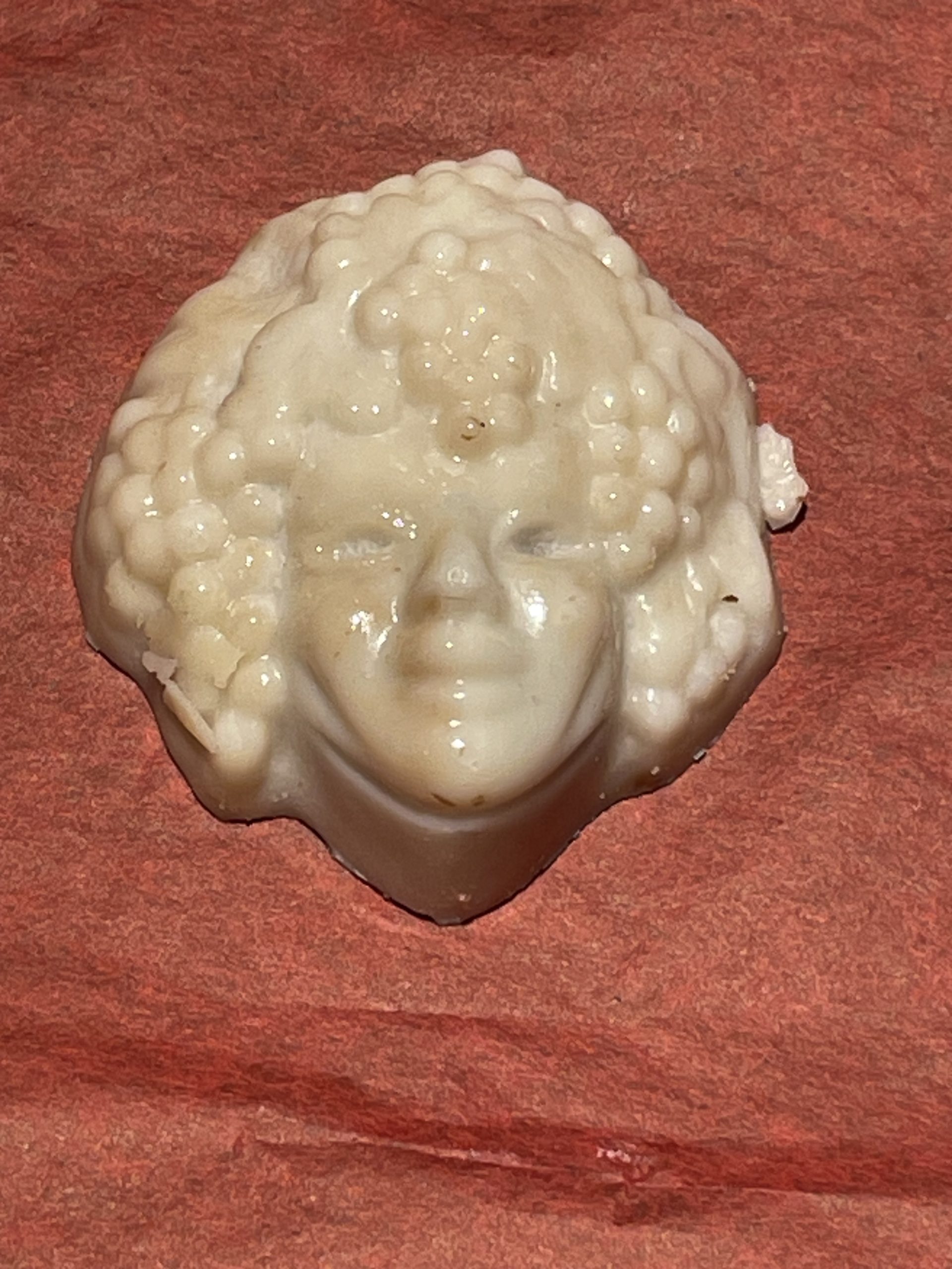 Princess Eugenie Praline White 36%